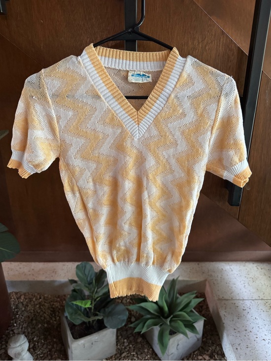 Scotch Sweaters - Vintage Peach and White Chevron Knit V-Neck Pullover